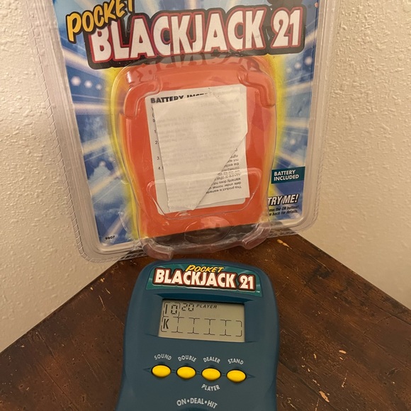 Radica Blackjack 21 Casino Pocket Electronic Handheld Game in Original Packaging - Picture 3 of 11